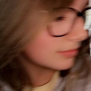 Meet your Posher, Mia